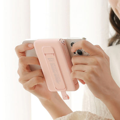 Dobra cena. 1000mah Magnetyczna bateria Magnet Power Bank Potężny polimer Li z wyjściem i bezprzewodowe ładowanie z stołem w Internecie